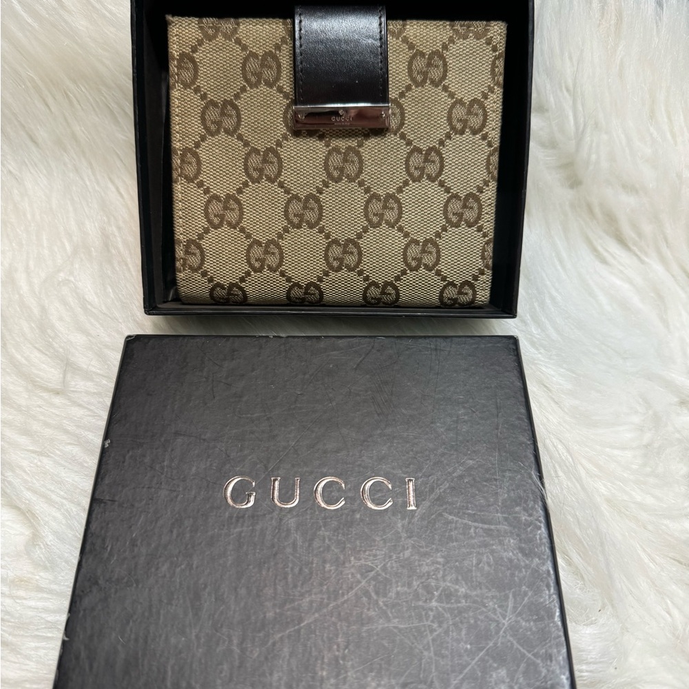 Authentic Gucci Compact Wallet for Women/ Men